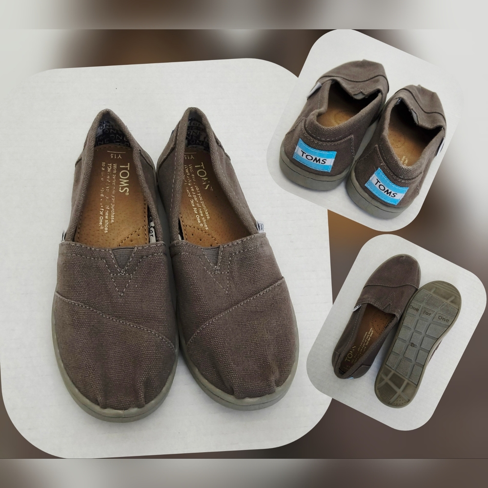 TOMS Classic Canvas Slip-Ons in Gray Size 1.5Y